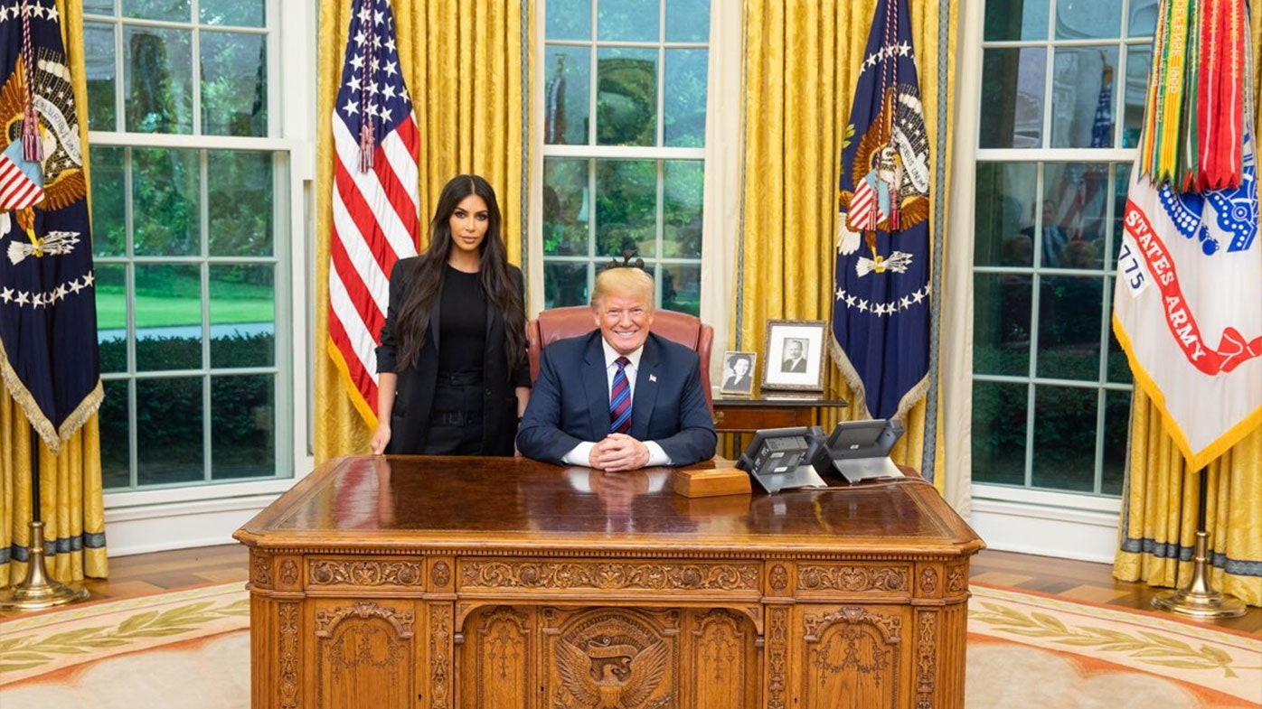 Ким Кардашьян и Дональд Трамп на встрече в Белом доме