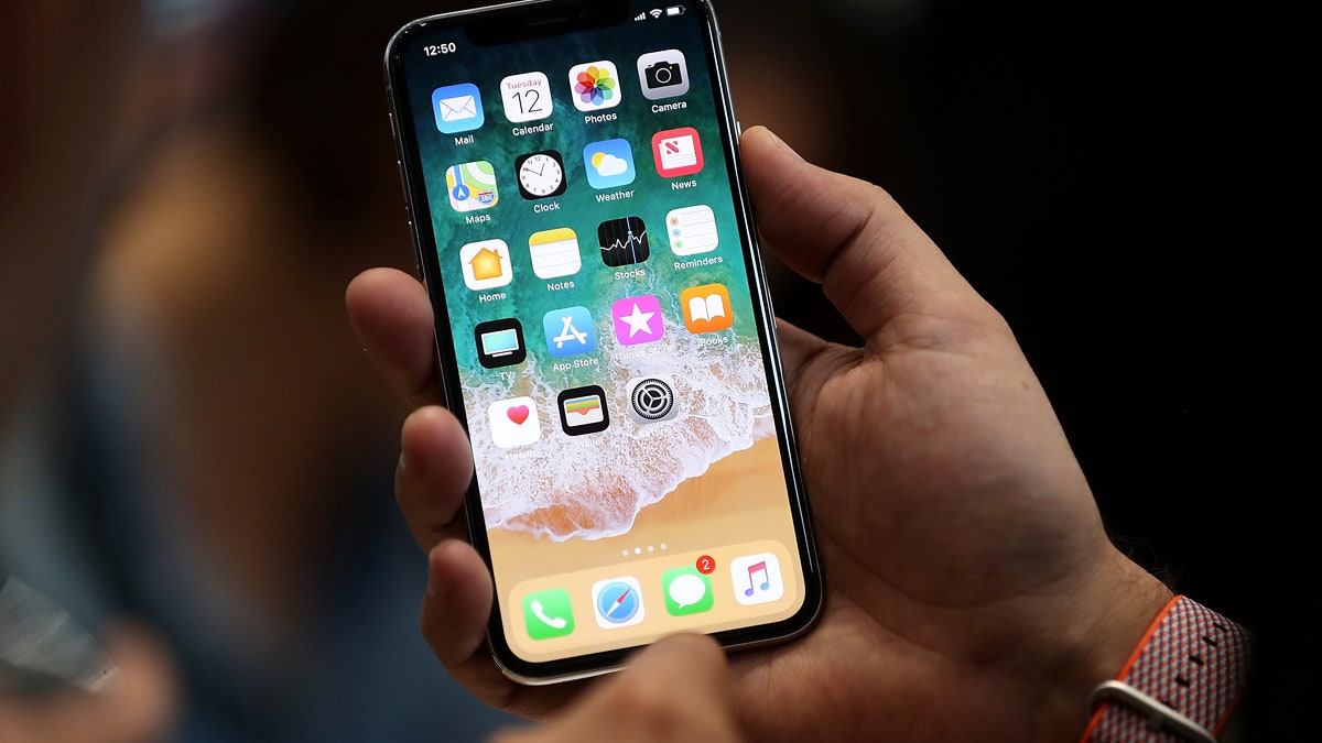 Apple выпустит три новых модели iPhone в 2018 году