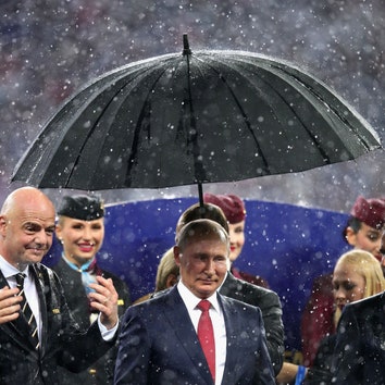 Путин не подал зонт женщине: что не так с реакцией соцсетей