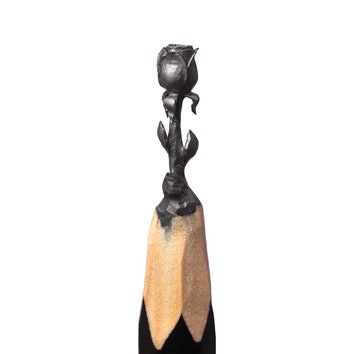 Российский художник и его микроскопические скульптуры на грифеле карандаша взорвали интернет