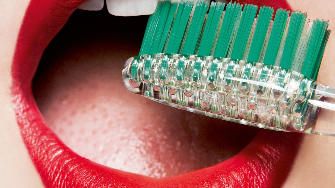 Отбеливание зубов факты о домашних и клинических процедурах