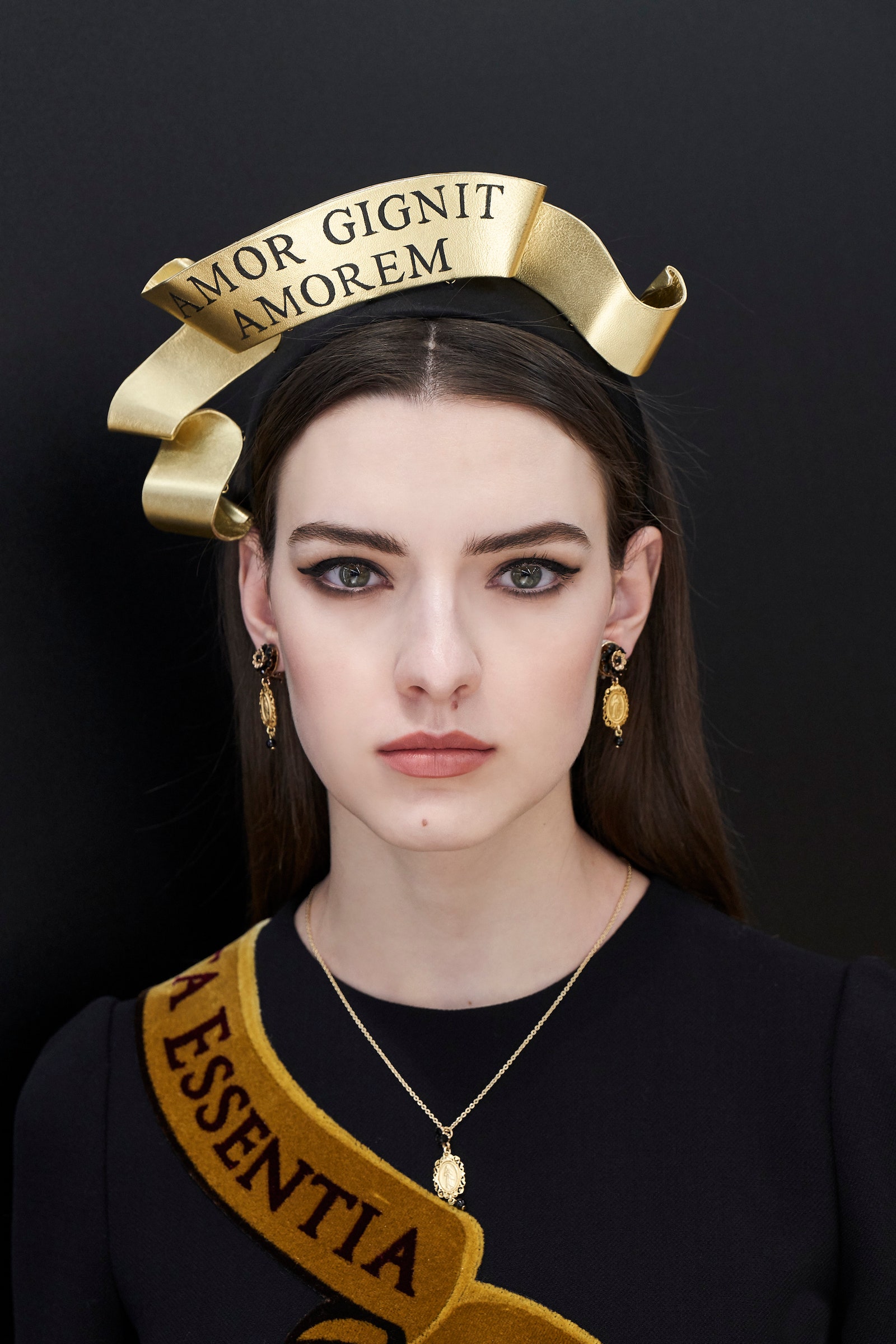 Как сделать модный макияж с показа Dolce  Gabbana осеньзима 2018 — фото