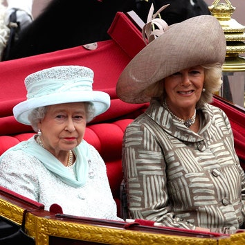 «Я не хочу иметь ничего общего с этой распутной женщиной»: Елизавета II о жене принца Чарльза Камилле