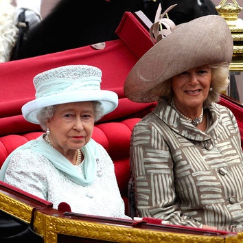«Я не хочу иметь ничего общего с этой распутной женщиной»: Елизавета II о жене принца Чарльза Камилле
