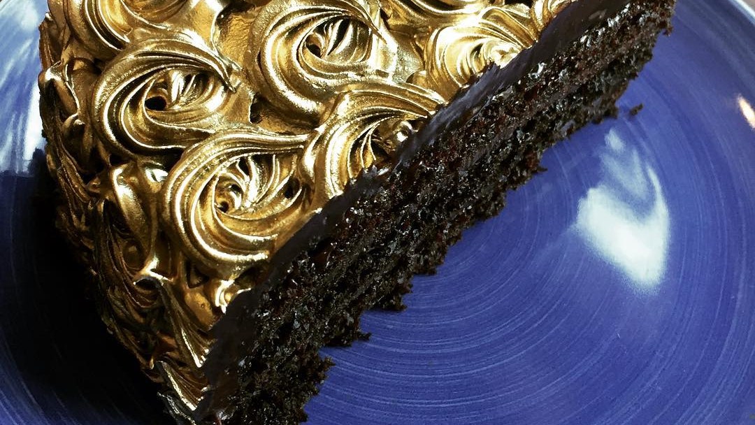 Десерты с золотом и серебром в чем секрет популярности драгоценных лакомств