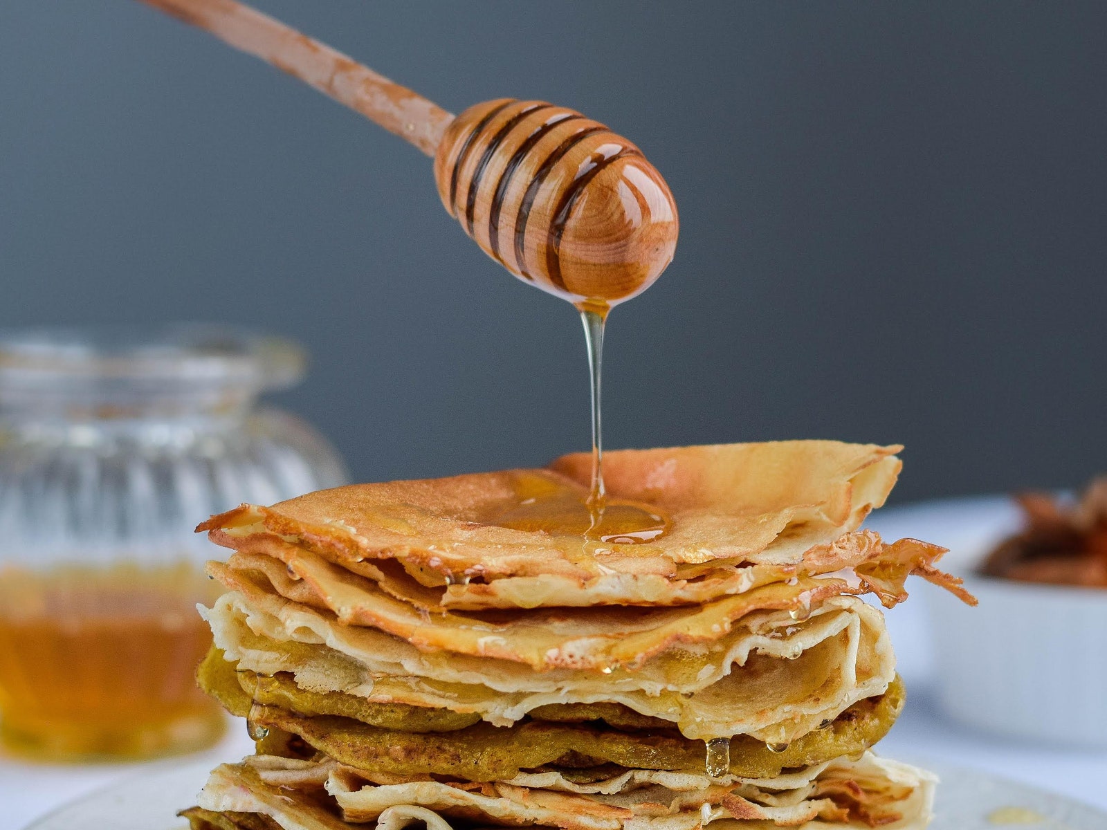 Как приготовить полезные блины из зеленой гречки и киноа