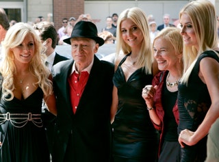 Хью Хефнер с моделями Playboy.