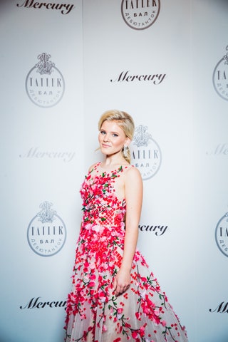 Анна Емшанова в Georges Hobeika.