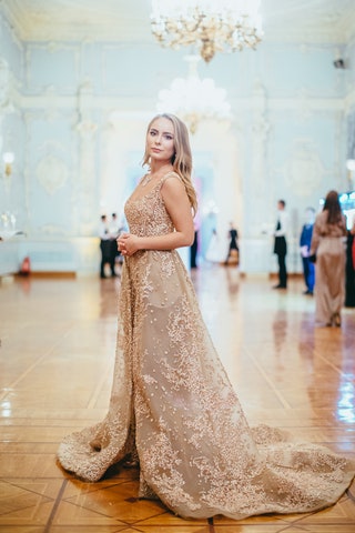 Александра Жулина в Elie Saab.