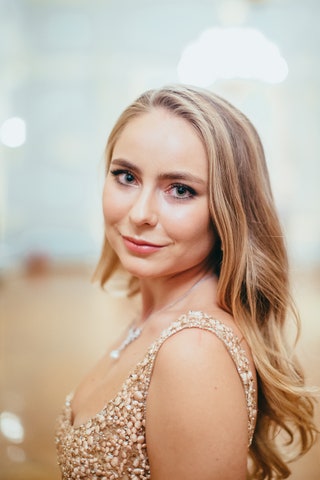 Александра Жулина в Elie Saab.
