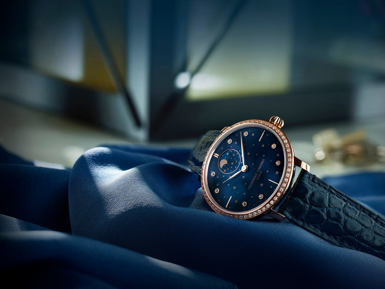 Аксессуар дня: часы Slimline Moonphase Stars Manufacture с изображением звездного неба от Frederique Constant