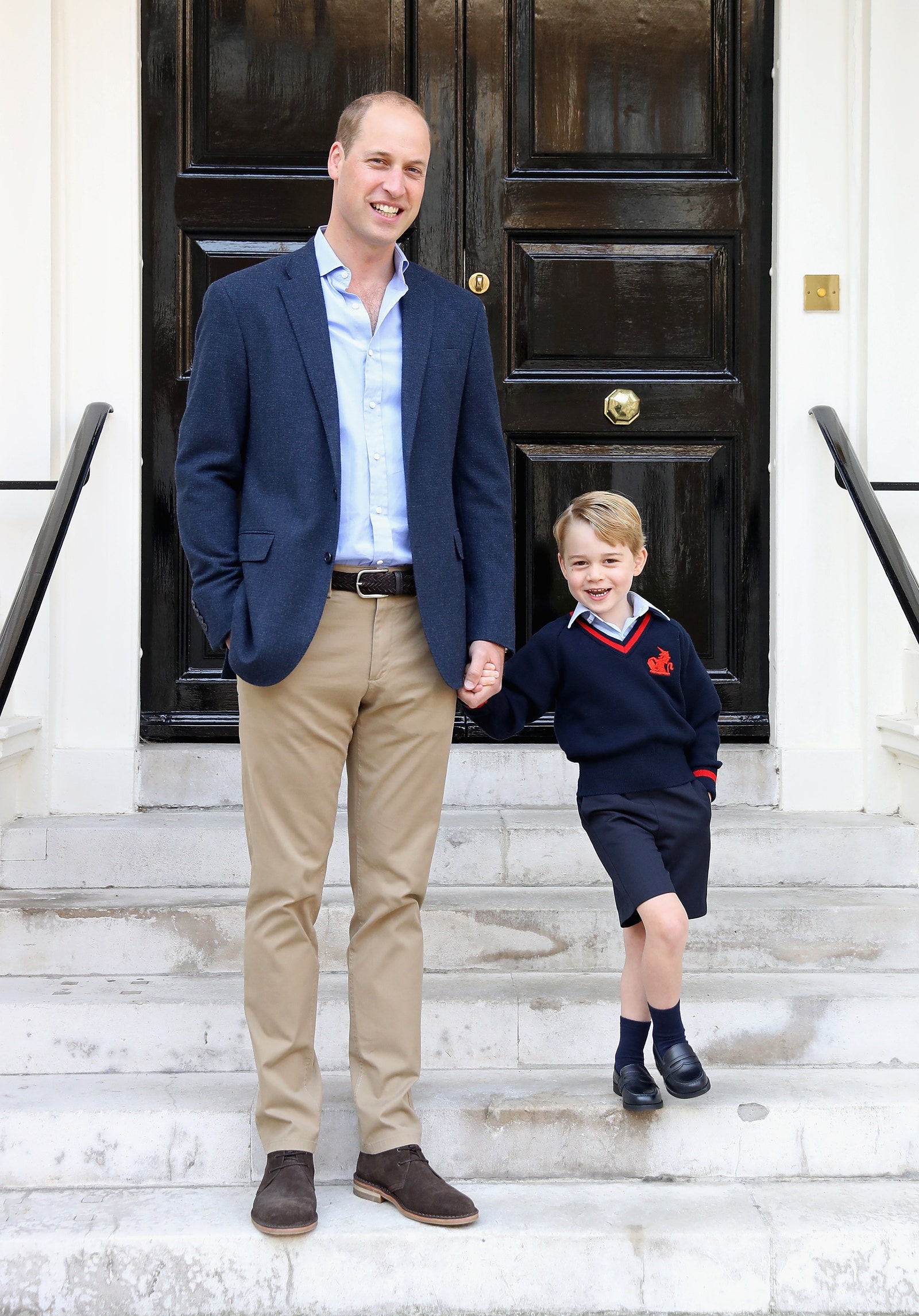 Принц Уильям отводит Джорджа в школу