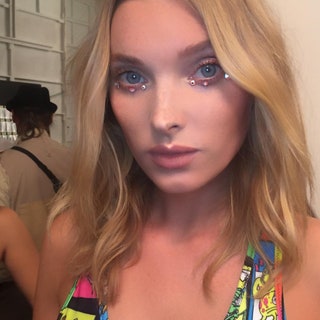 hoskelsa. Сверкать можно не только на шоу Jeremy Scott но и каждый день достаточно добавить под глаза пару стразов.