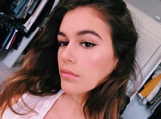 kaiagerber. Чтобы выглядеть отдохнувшей достаточно всего двух мелочей хорошего тона и тонких стрелок.