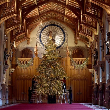 В гостях у Елизаветы II: как украсили к Рождеству Виндзорский замок