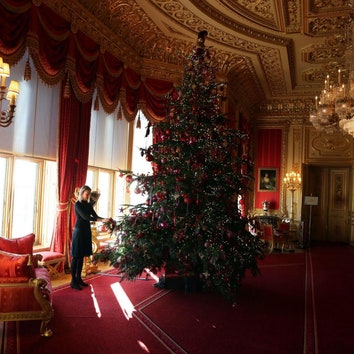 В гостях у Елизаветы II: как украсили к Рождеству Виндзорский замок