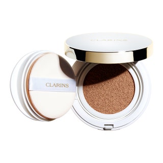 Устойчивый тональный кремкушон Clarins Everlasting Cushion SPF 50.