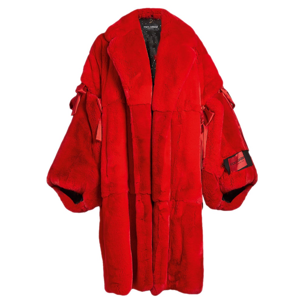 Пальто из меха­ кролика 622 880 руб. Dolce amp Gabbana.