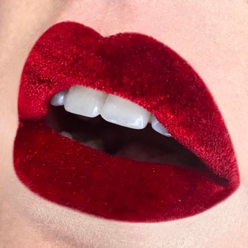 Instagram-тренд: бархатные губы
