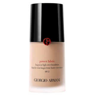 Стойкая тональная основа Power Fabric SPF 25 3570 руб. Giorgio Armani. Плотное покрытие выдер­жит и снег и дождь и...