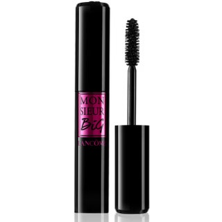 Ультрачерная тушь Monsieur Big 2200 руб. Lancôme. Угольно­черный цвет волнистые ворсинки на щеточке которые не...