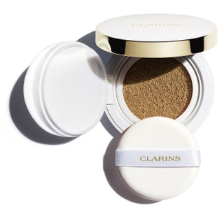 Устойчивый тональный крем в кушоне Everlasting Cushion SPF 50 3200 руб. Clarins. Выбор Елены Крыгиной «Создает невесомое...