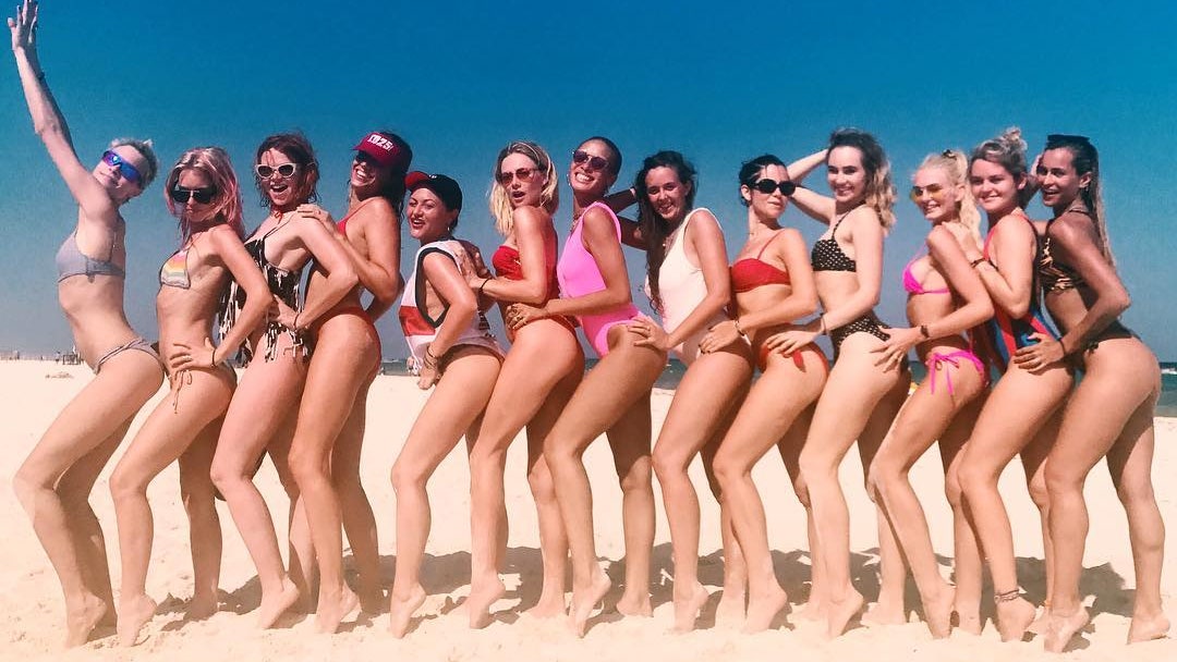 Каре Делевинь 25 лет модель отметила день рождения в Мексике в компании подруг