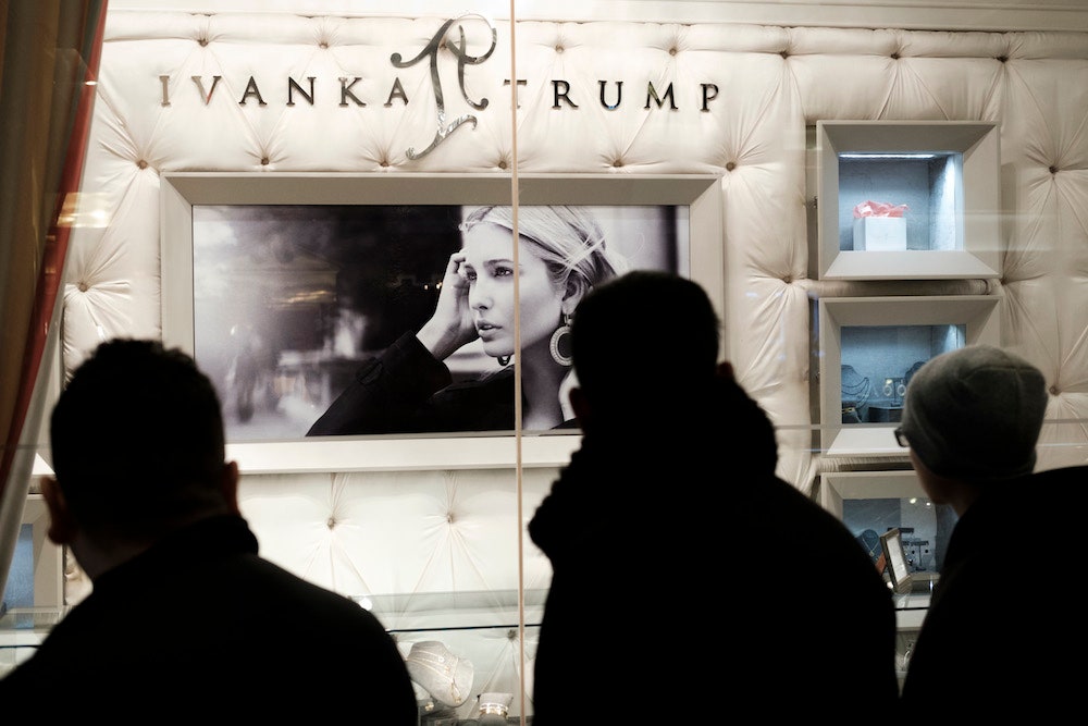 Витрина ювелирного бутика Ivanka Trump