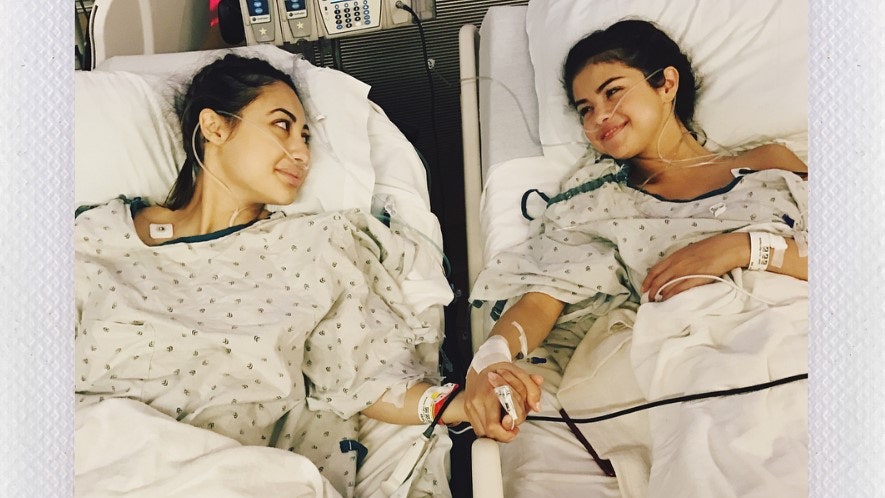 Селене Гомес пересадили почку фото с подругойдонором после операции