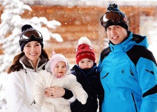Кейт Миддлтон и принц Уильям с детьми.