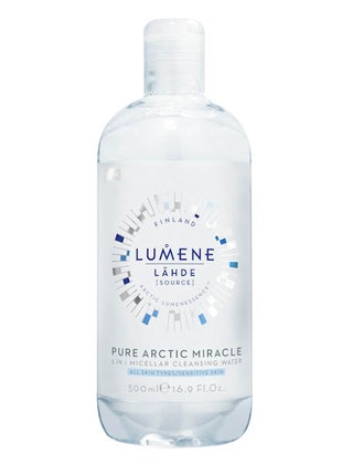 Мицеллярная вода 3 в 1 Pure Arctic Miracle 500 мл Lumene Lähde. Цена до скидки 1090 руб. Цена со скидкой 699 руб.