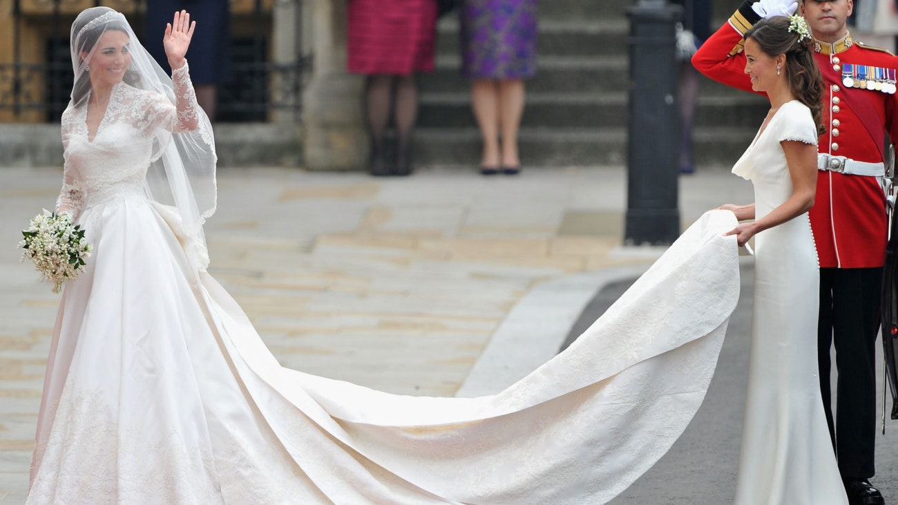 Свадебное платье Кейт Миддлтон фото наряда для ужина в Букингемском дворце