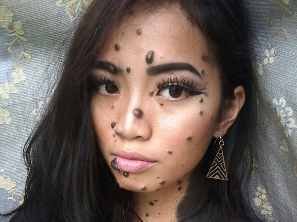 Девушка с необычными родинками стала звездой Instagram и участвует в конкурсах красоты