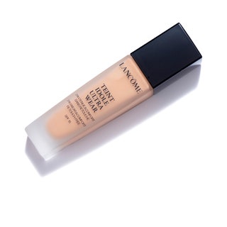 Тональный крем Teint Idole Ultra Wear 3780 руб. Lancôme.