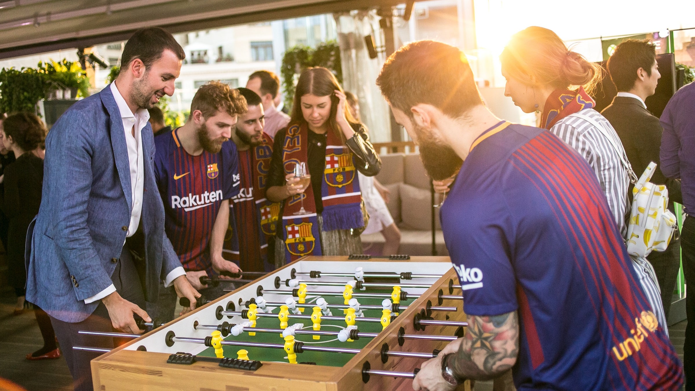 Viber стал официальным мессенджером ФК «Барселона» фото с вечеринки посвященной сотрудничеству