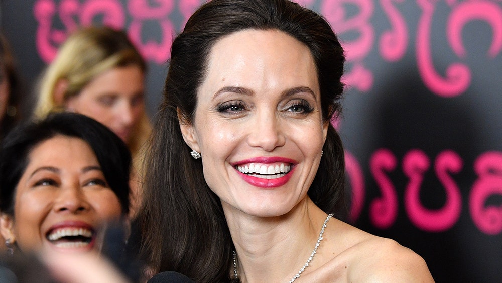 Фильм Анджелины Джоли «Сначала они убили моего отца Воспоминания дочери Камбоджи» выдвинут на на «Оскар»