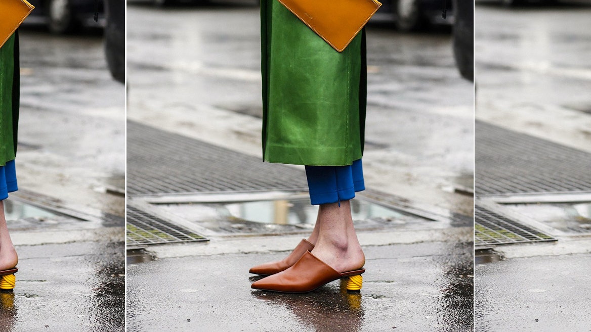 Модные мюли на плоской подошве или с невысоким каблуком с чем носить туфли без задника