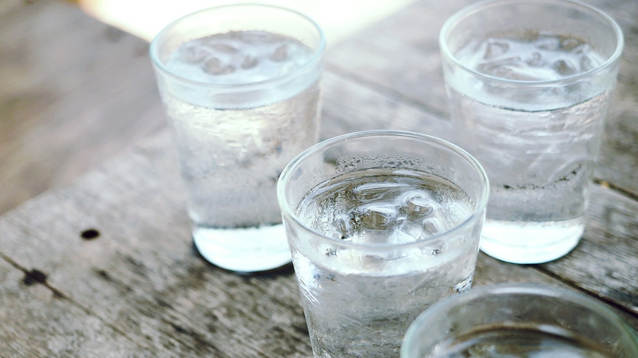 Сколько воды нужно выпивать в день и какой эффект дает ежедневное употребление 3 литров