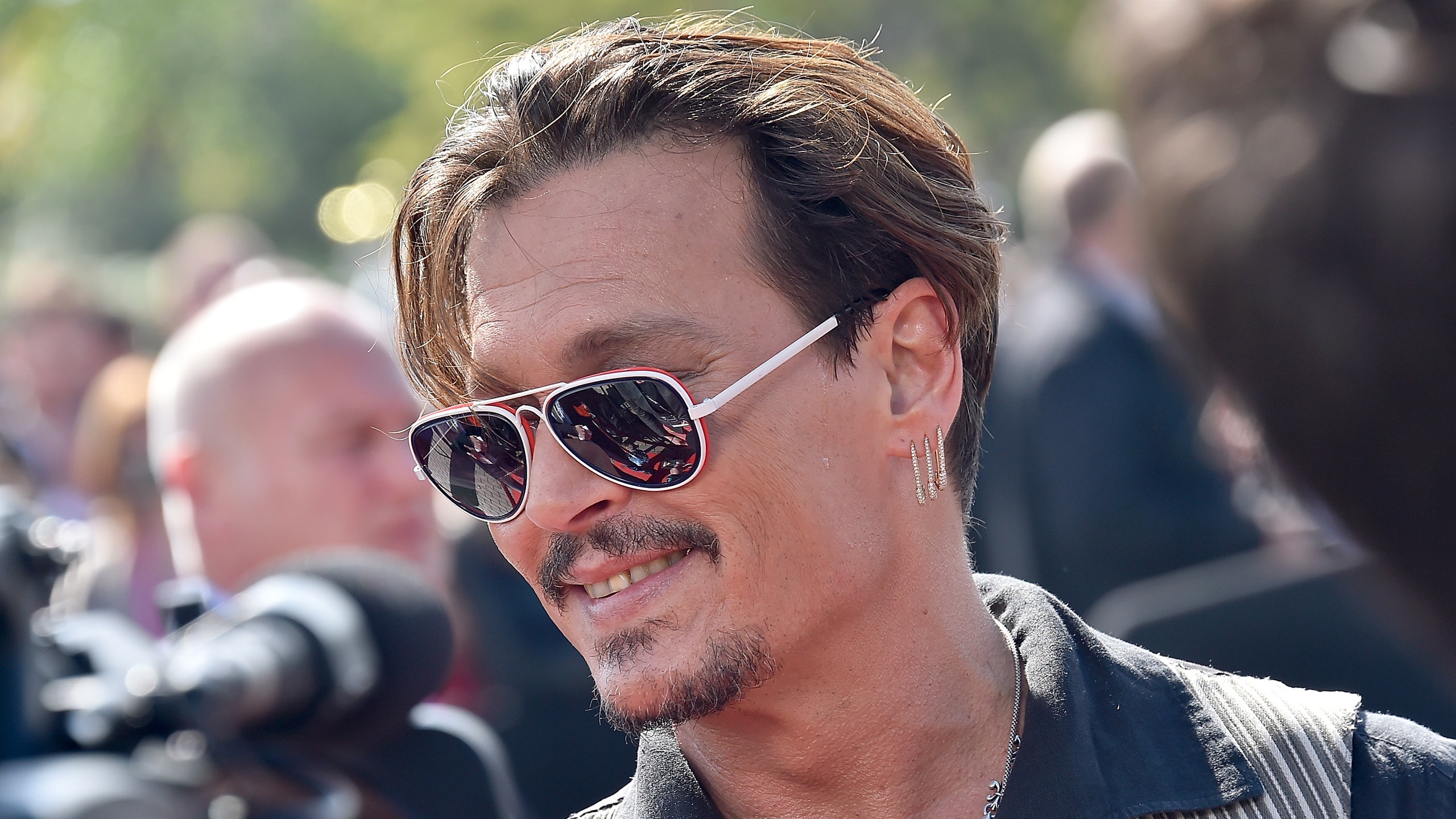 Джонни Депп начал ходить на свидания после развода с Эмбер Херд | Glamour