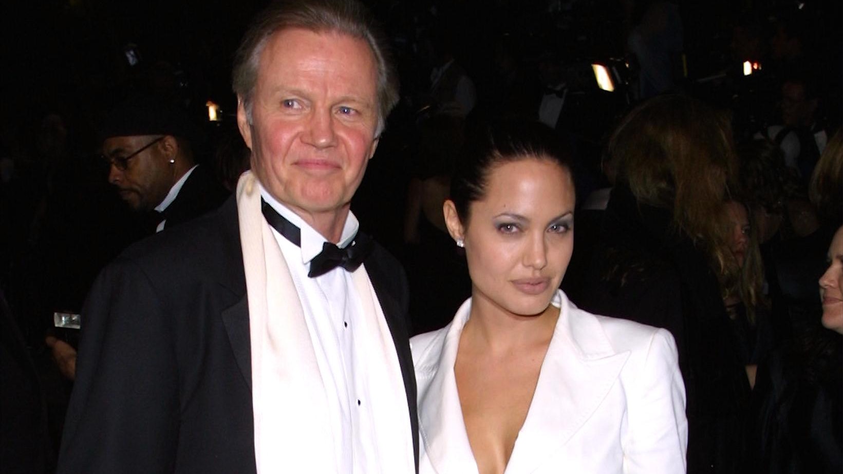 Анджелина Джоли помирилась с отцом после ссоры произошедшей 15 лет назад | Glamour
