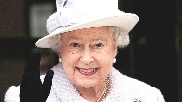 Елизавета II отречется от престола в 95 лет и передаст трон принцу Уильяму