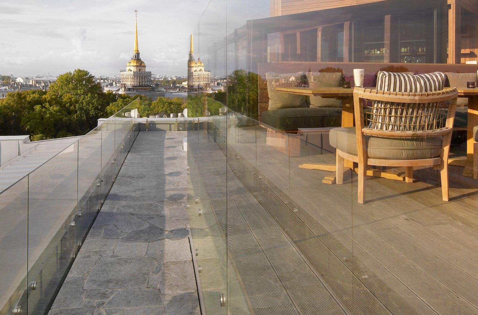В отеле W St. Petersburg открывается летняя терраса с обновленным летним меню