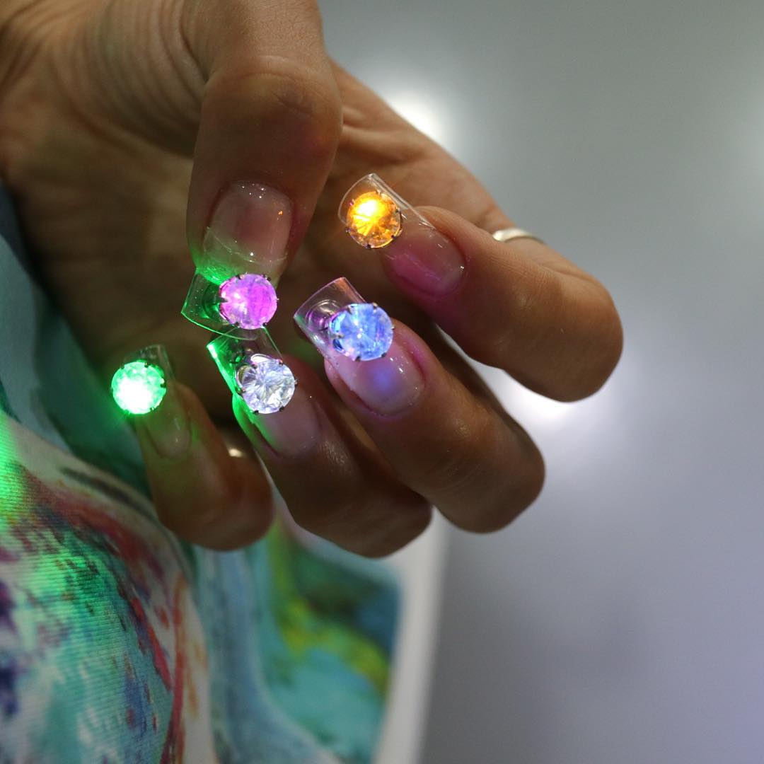 Светодиодные ногти новый тренд в Instagram от nailunistella Парк Юнкьюнг