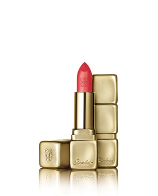 Матовая увлажняющая помада KissKiss Matte. Оттенок Hot Coral