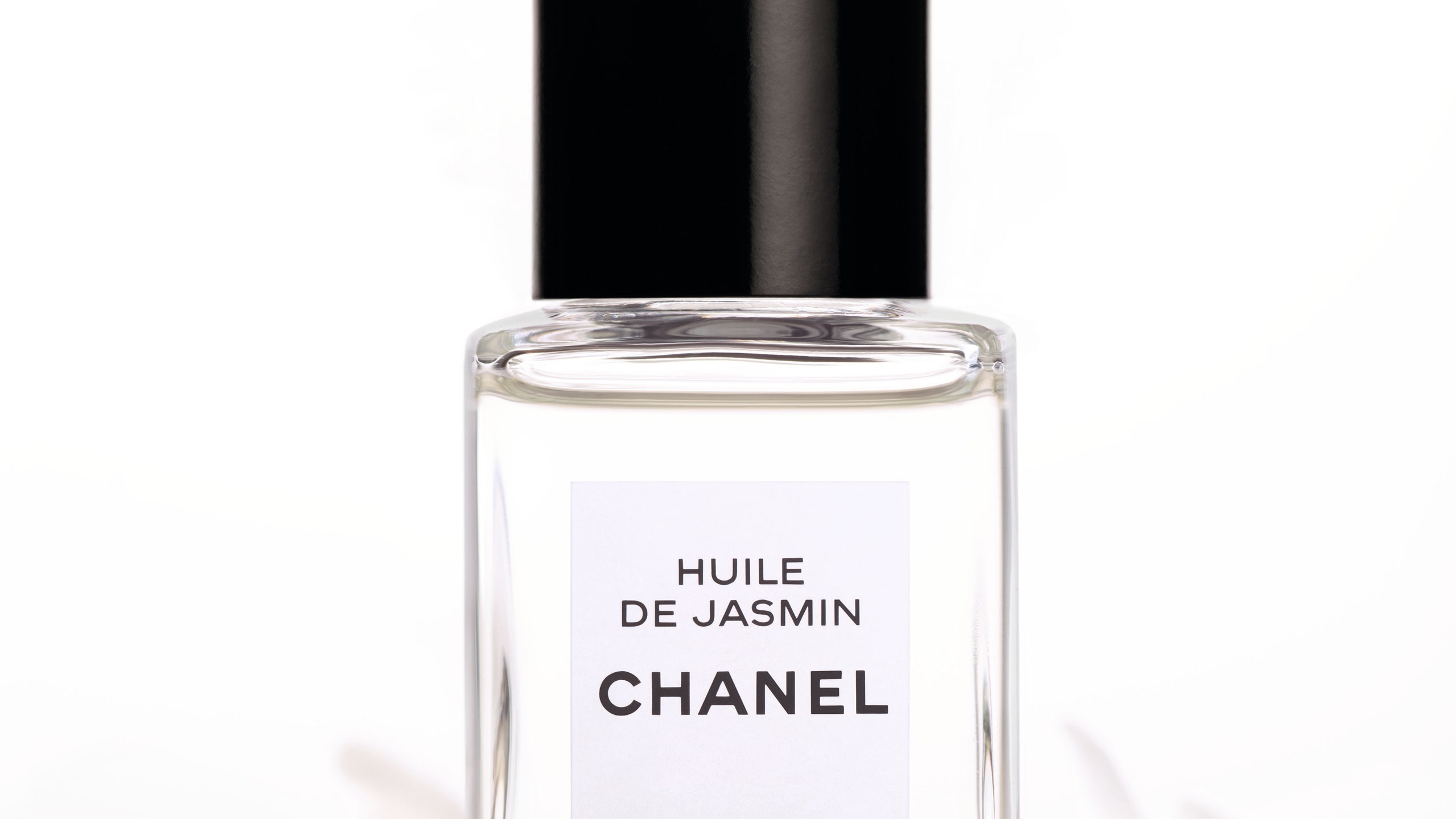 Масло для лица Huile de Jasmin Chanel восстанавливающее кожу | Glamour
