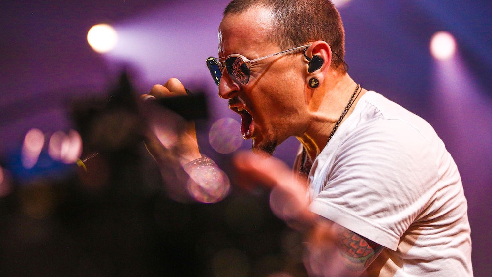 Умер Честер Беннингтон солист Linkin Park покончил собой в возрасте 41 года