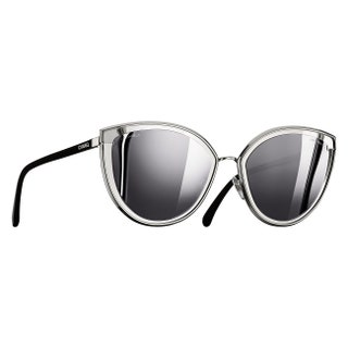 Солнцезащитные очки Chanel 27 800 руб.