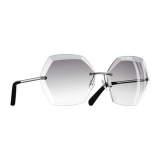 Солнцезащитные очки Chanel 28 700 руб.
