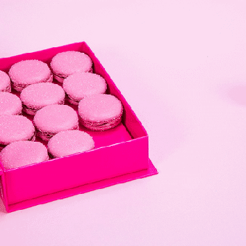 Ladurée представляет лимитированную коробочку пирожных «Барби»