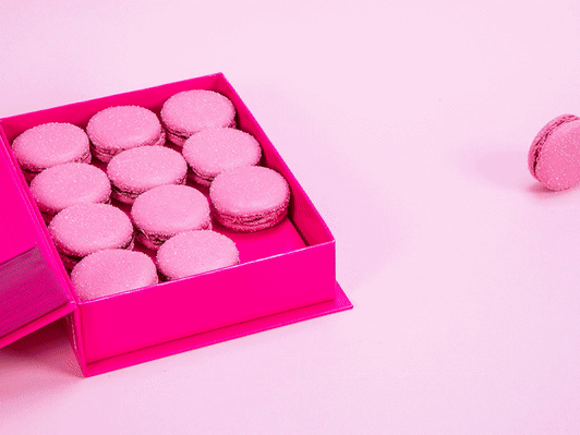 Ladurée представляет лимитированную коробочку пирожных «Барби»